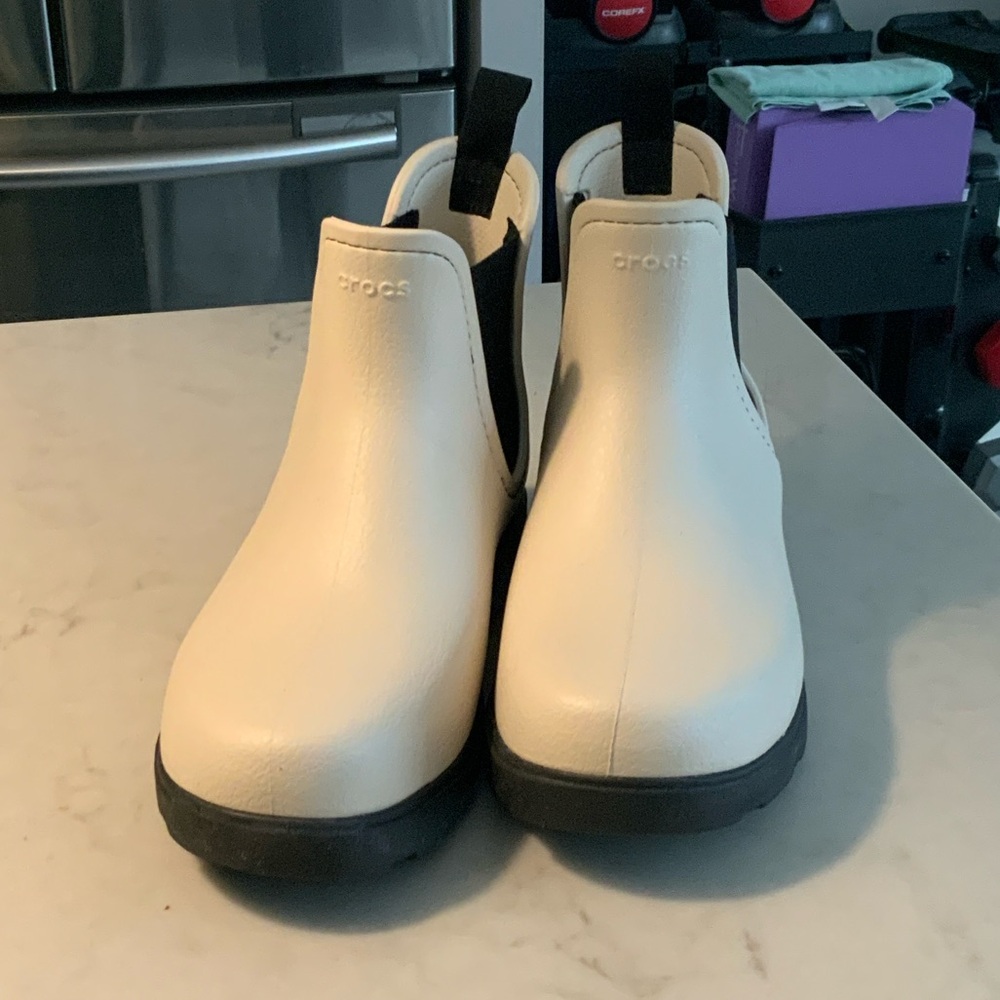 CROCS Women's Cream and Black Winter Boots